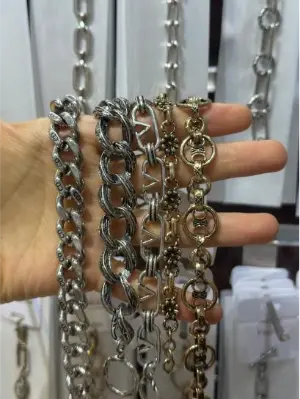 Warum sind handgefertigte Legierungsketten im Modeschmuck weiterhin beliebt?