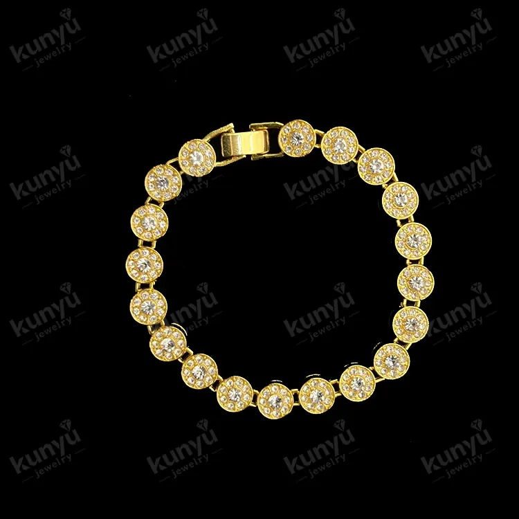 Zierliche minimalistische goldfarbene Kette