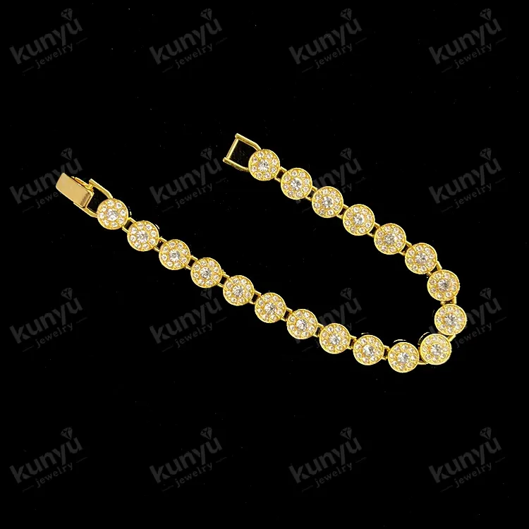 Zierliche minimalistische goldfarbene Kette