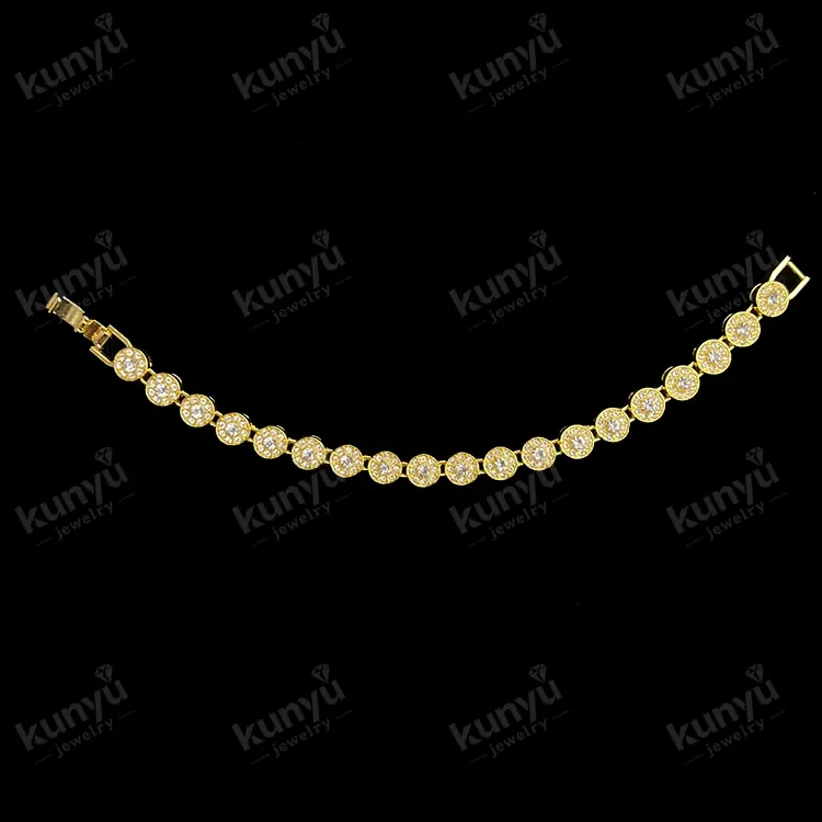 Zierliche minimalistische goldfarbene Kette