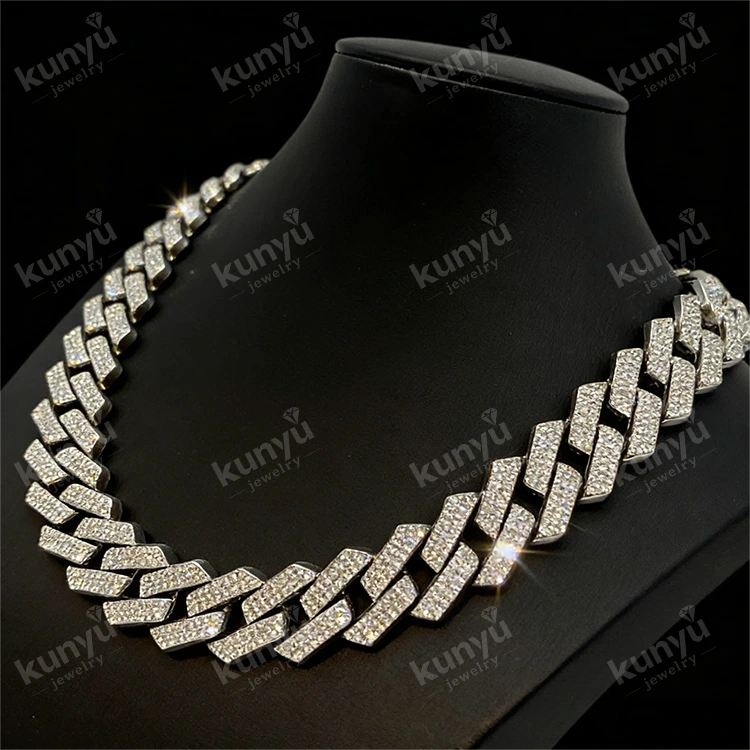 Trendiger kubanischer Streetwear-Halsband